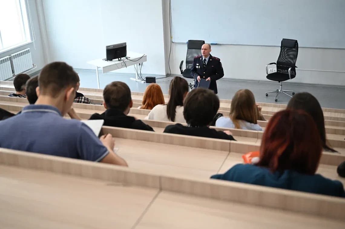 Встреча с представителями Госавтоинспекции в аудитории 34-14 корпуса 14 14 марта в 14:10