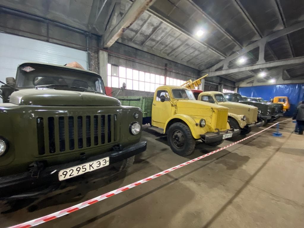 Экскурсия в музей ретро-автомобилей: история и уникальные экспонаты
