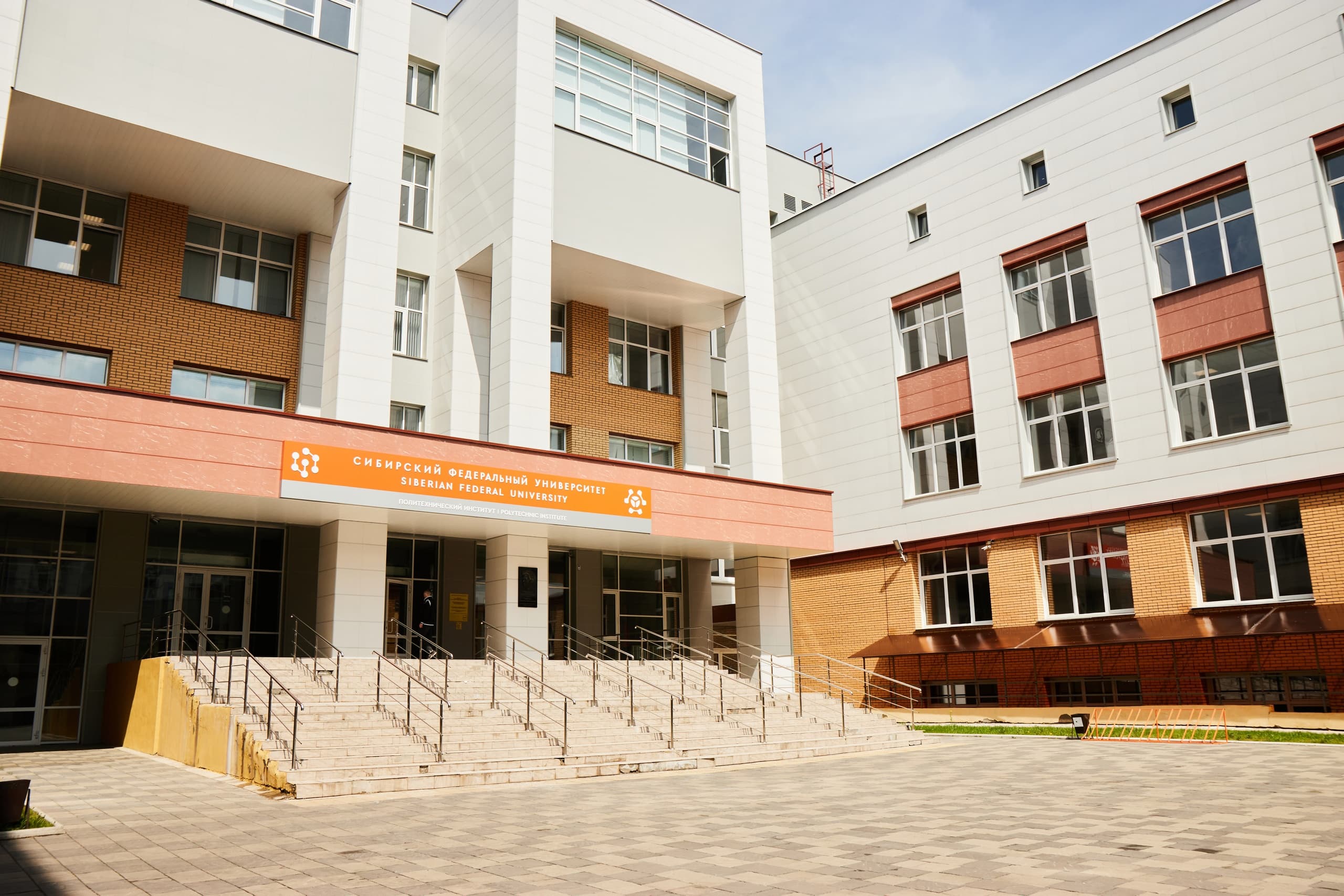 Политехнический институт теперь в МАХ