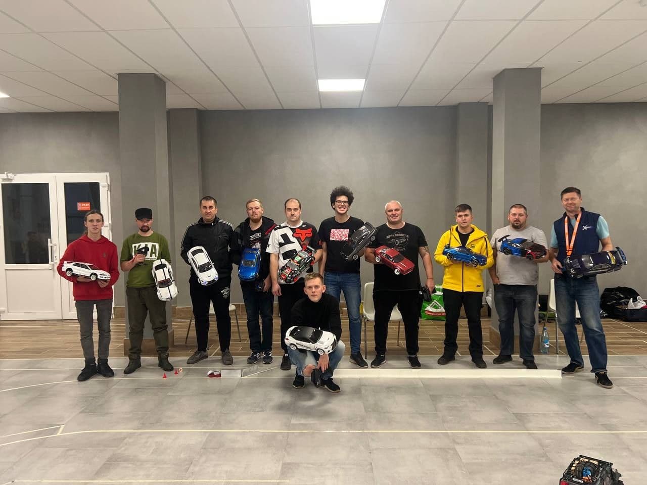 Тренировки по дрифту состоялись на улице Академика Киренского, 26, корпус №14, в холле первого этажа
