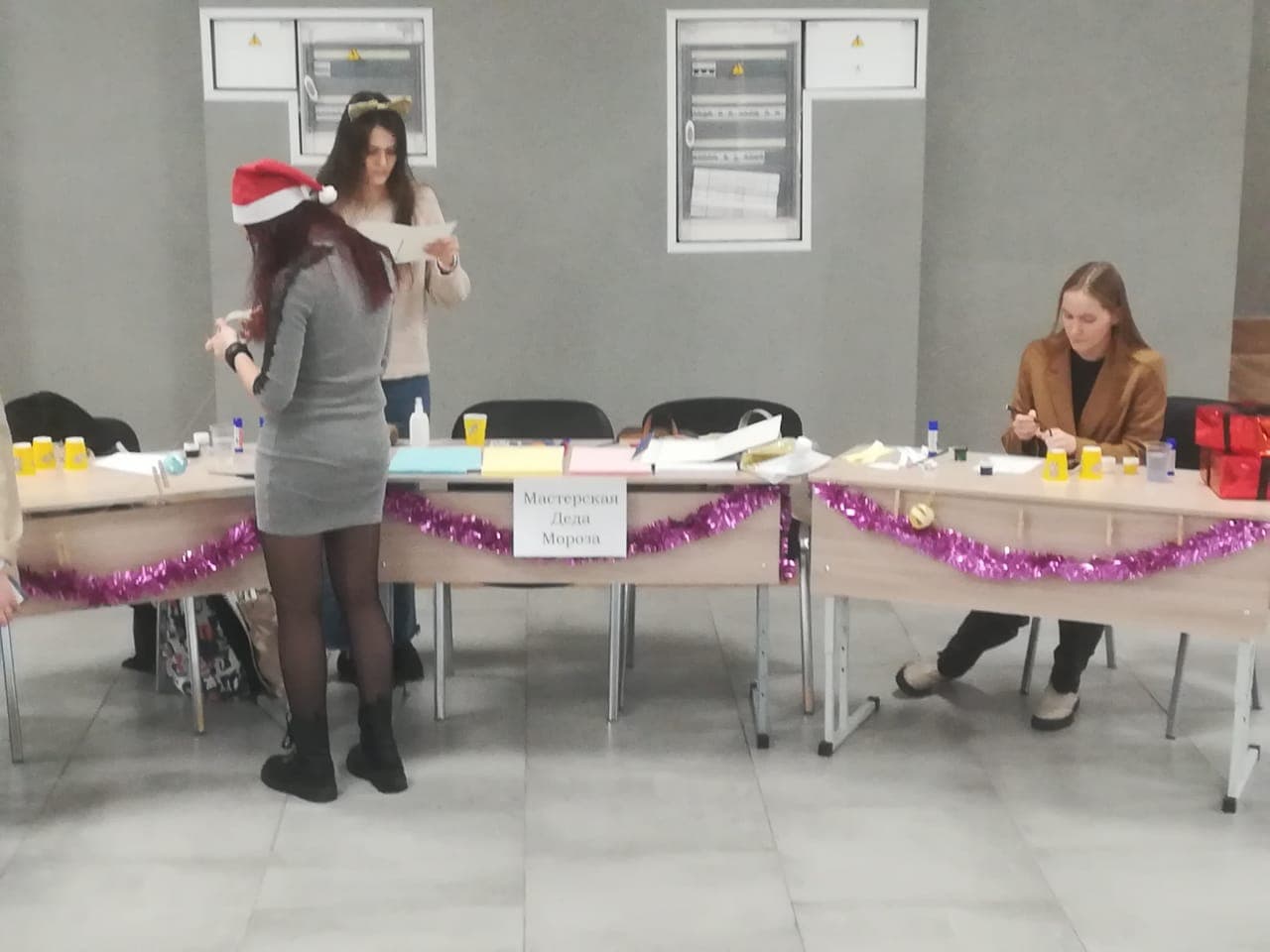 Новогодние развлечения в университете: танцы, конкурсы и подарки