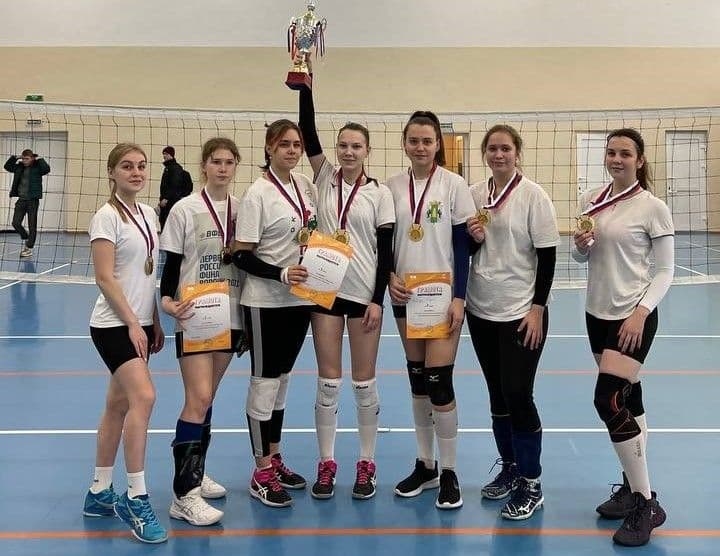 Волейбольный турнир "Первокурсник" собрал команды факультетов