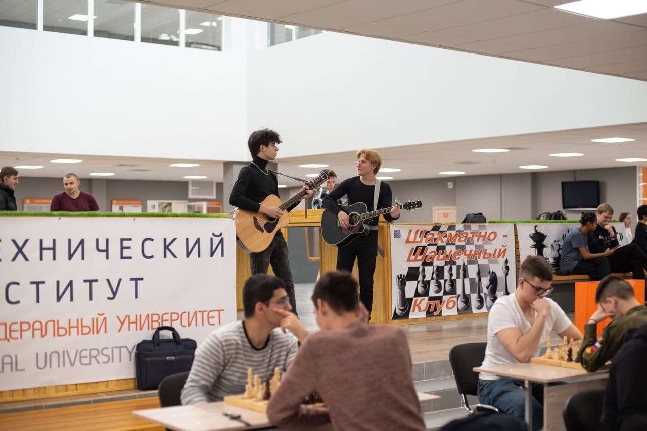 Победители турнира по шахматам и шашкам "Ход конем": Виталий Будинкевич и Мария Бойко