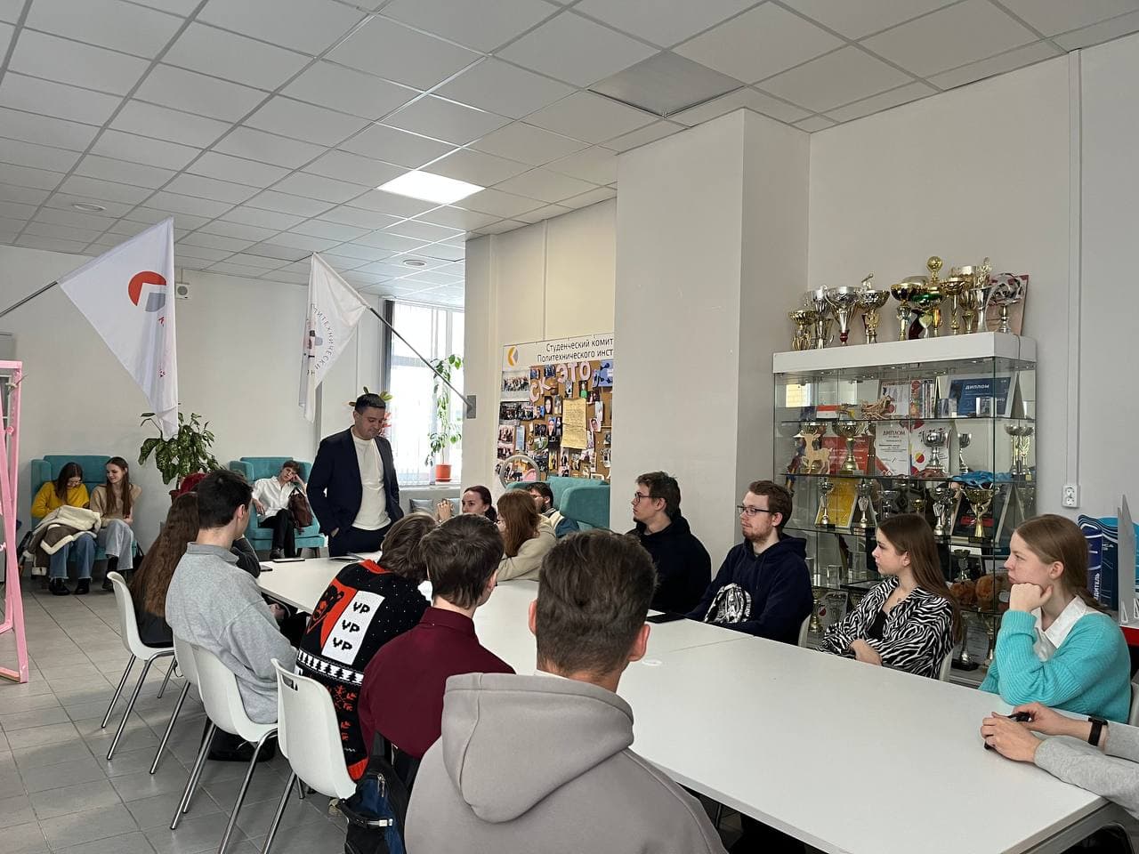 Встреча старост: Обсуждение учебных и патриотических инициатив на весну