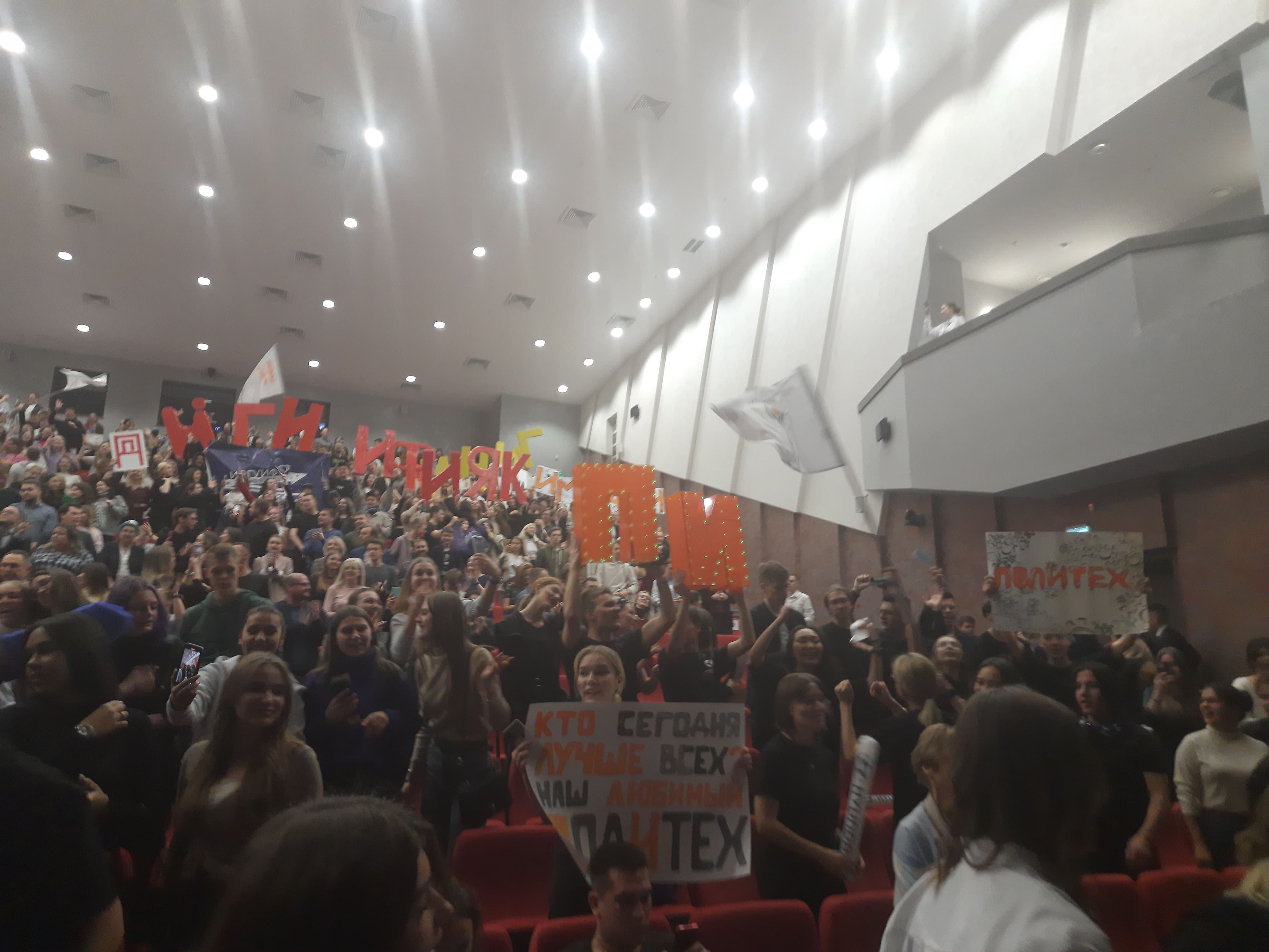 Команда ПИ занимает 3 место в Кубке 2022 Первокурсников КВН