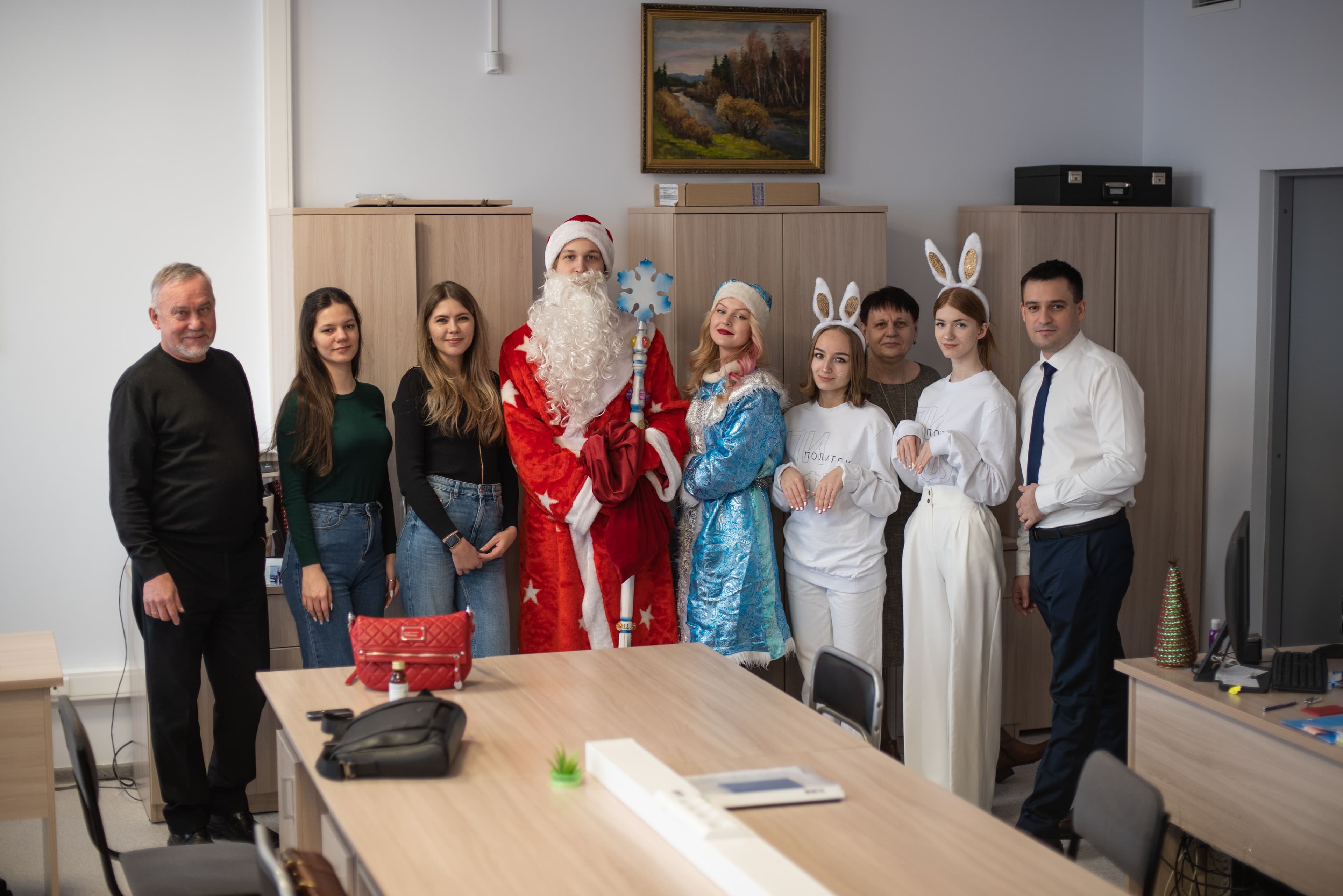 Новогодние фотосессии, поздравления от Деда Мороза для сотрудников Политехнического института