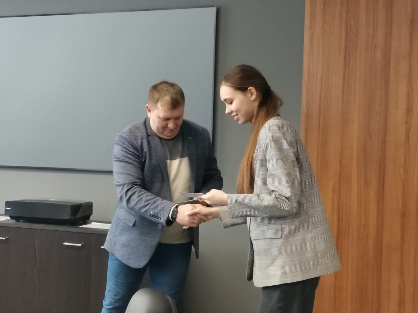 Политехнический институт и Управление Общежитиями наградили студентов 1 курса сертификатами