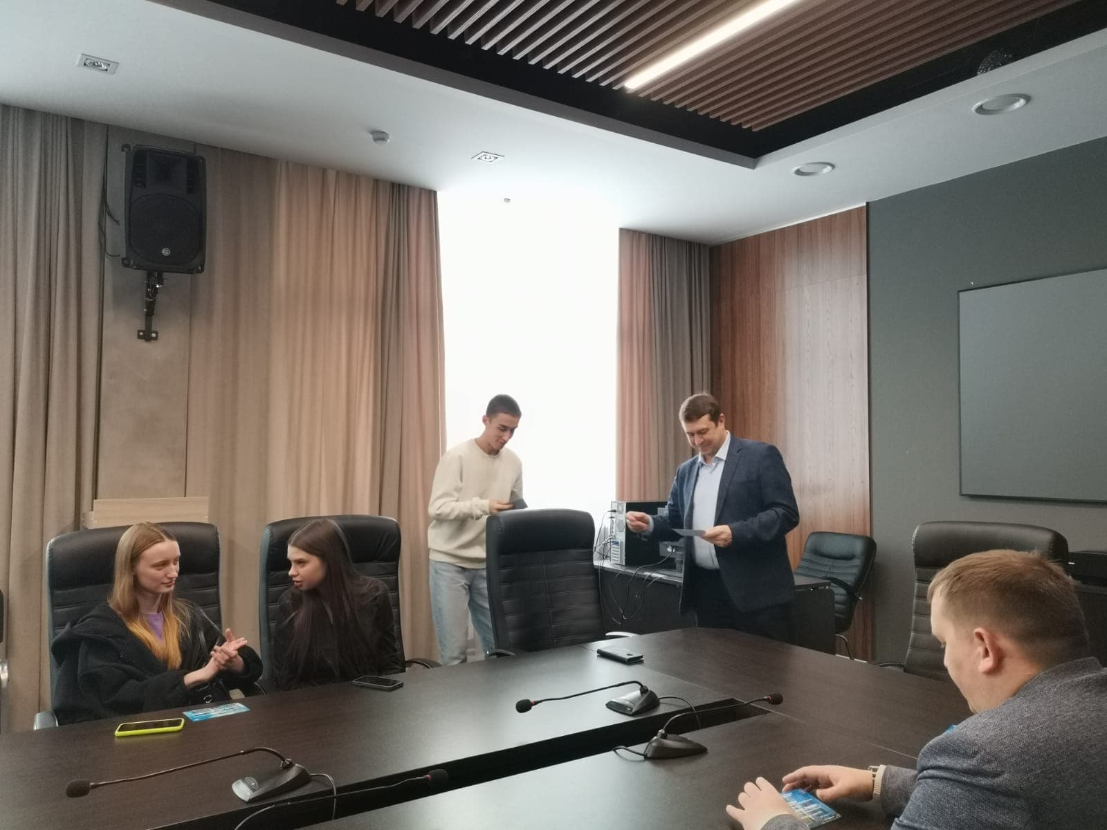 Политехнический институт и Управление Общежитиями наградили студентов 1 курса сертификатами